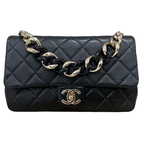 Chanel 19 Media Nera For Sale at 1stDibs